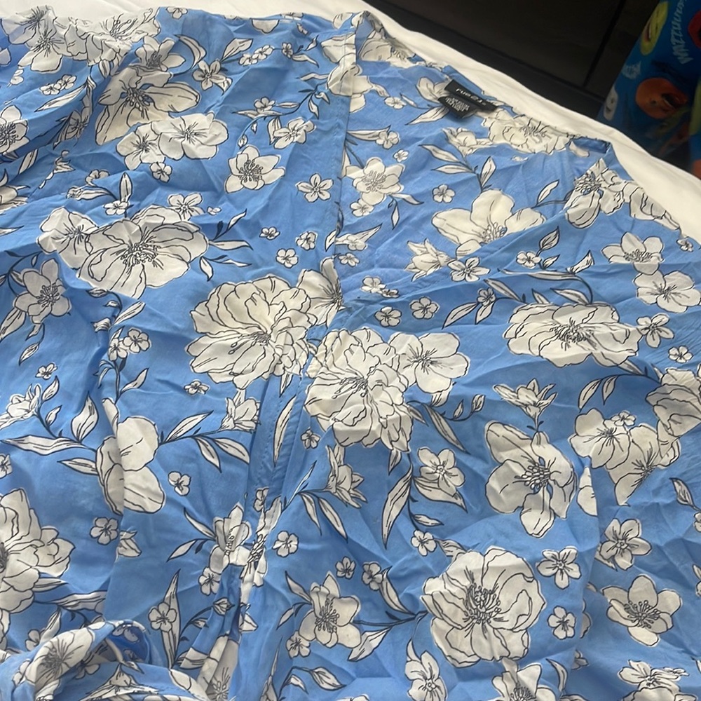 Floral blue and white size medium